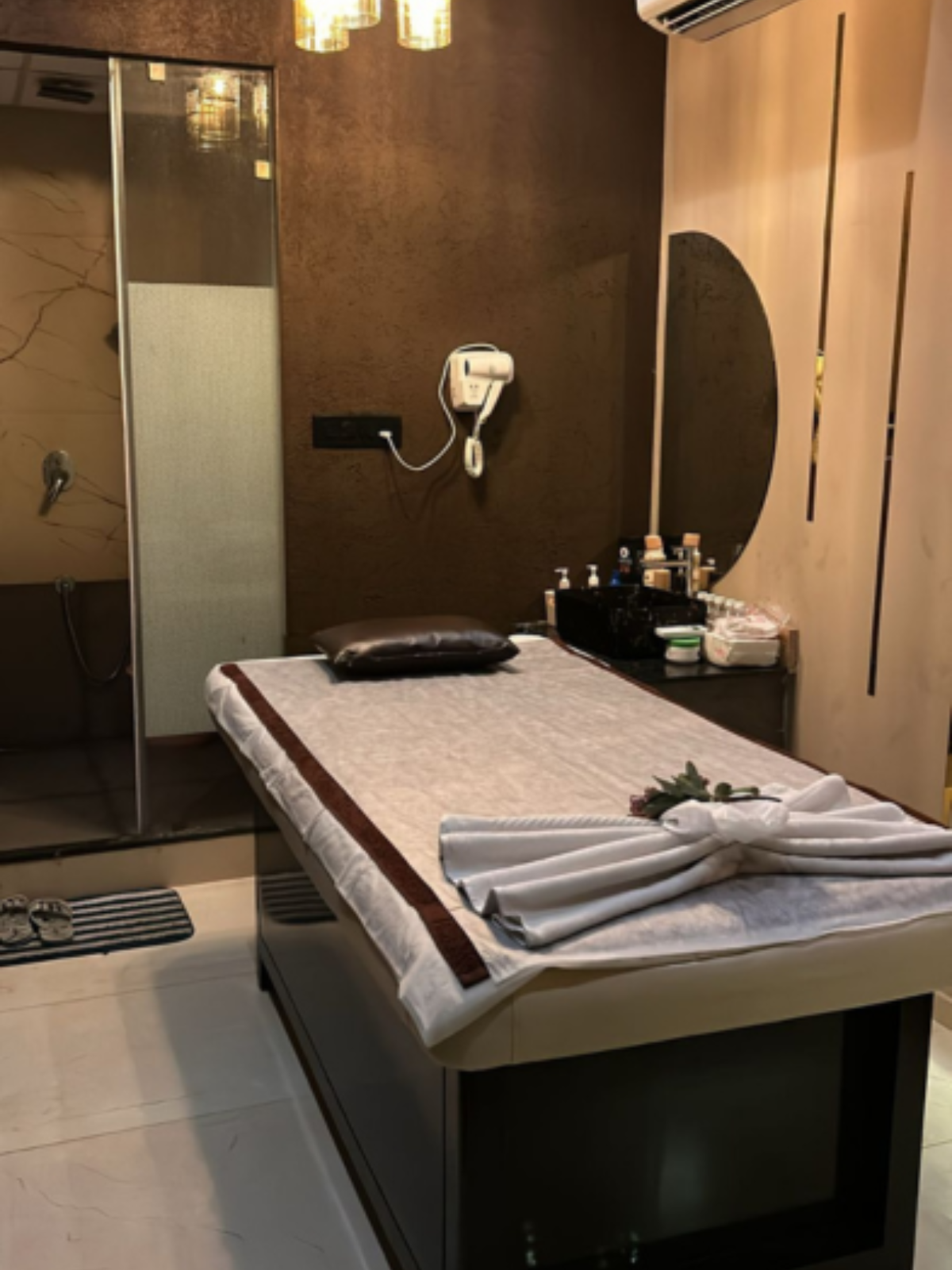 Modern spa room at Spa Villawith soft lighting and comfortable massage tables