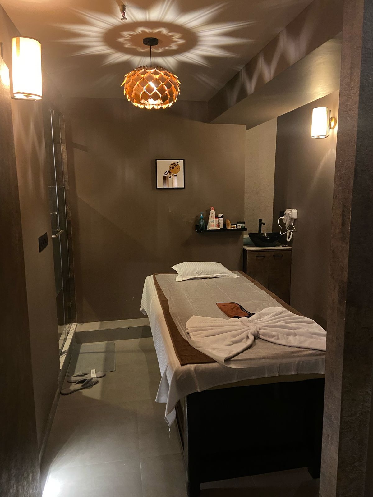 Modern spa room at Spa Villawith soft lighting and comfortable massage tables