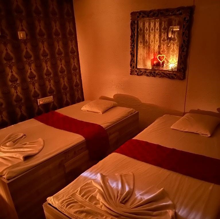 Therapist providing a relaxing spa treatment with essential oils at Spa Villa